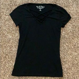 black Hollister tee shirt